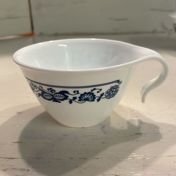 Vintage 1972 Corelle Old Town Blue/Blue Onion by Corning 2 hook yea cups - Picture 8 of 15